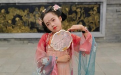 被部长玩弄的人妻HD